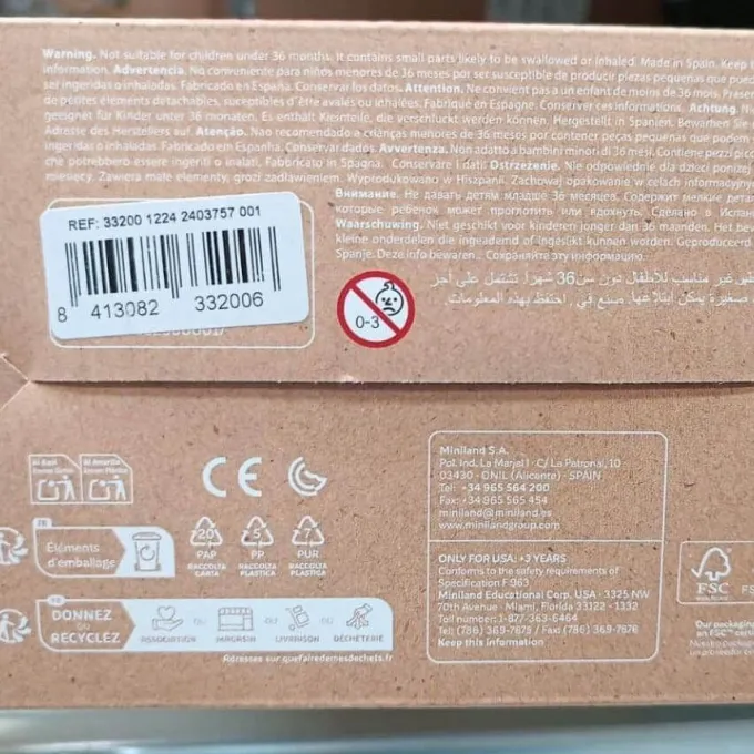 Bambola con impianto cocleare