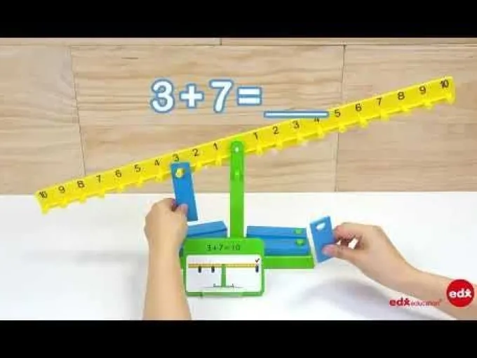 Bilancia matematica con schede