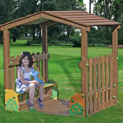 Casetta in legno con panchette