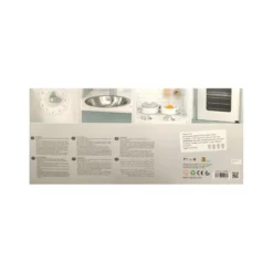 Cucina in legno con accessori