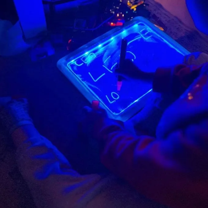 Lavagna luminosa sensoriale