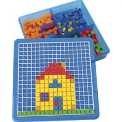 Mosaico in plastica con tavola