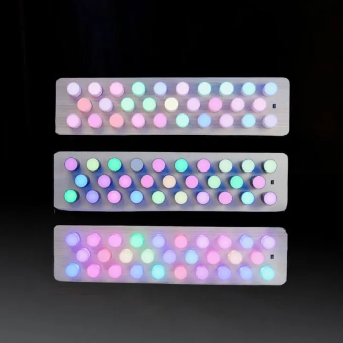 Pannello cilindri luminosi rotanti