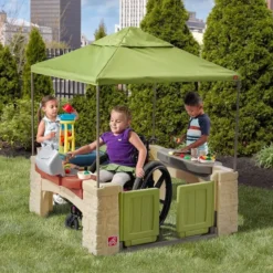 Patio gioco con gazebo e barbecue