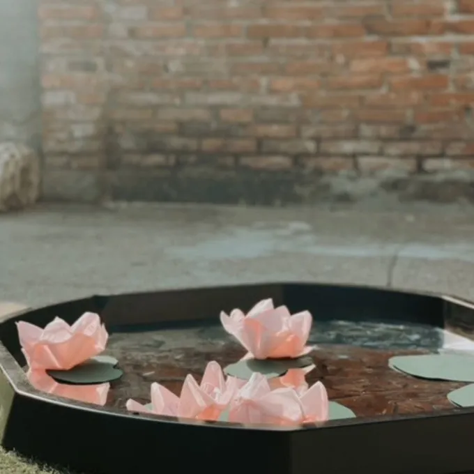 Piano a specchio per tuff tray