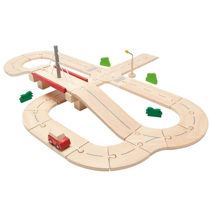 Pista in legno con cavalcavia