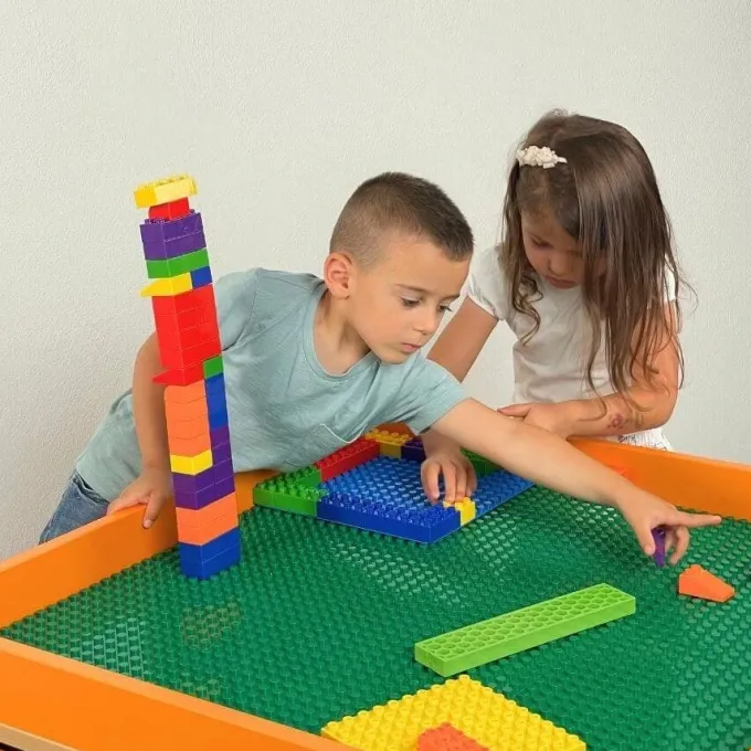 Tavolo gioco delle costruzioni